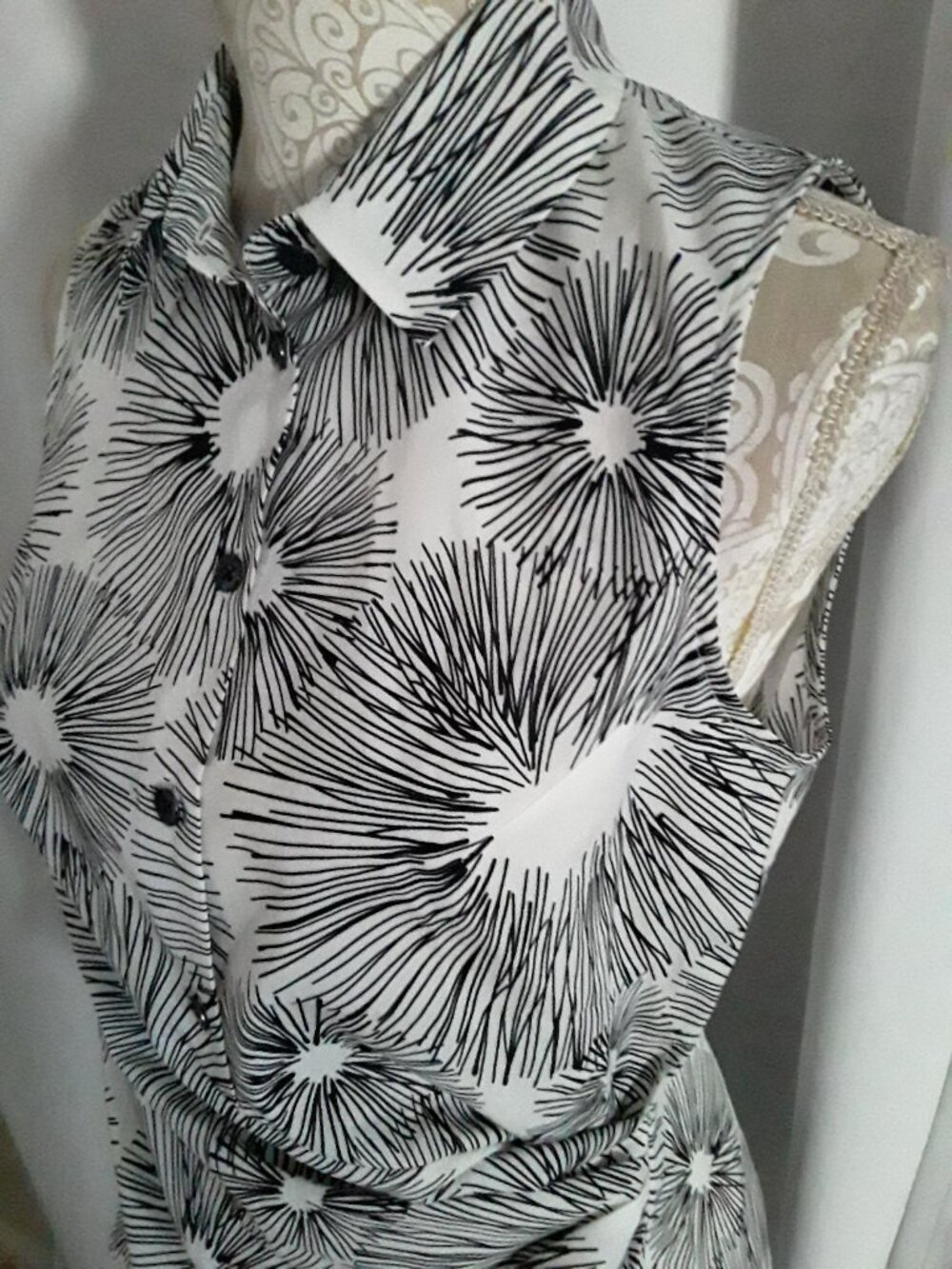 CAbi black and white side zipper ruched waist top size S